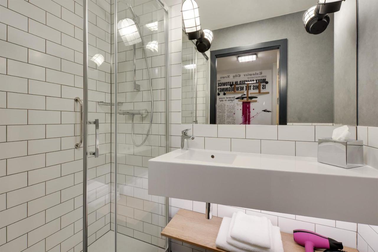 Moxy Katowice Airport Hotel Pyrzowice Buitenkant foto