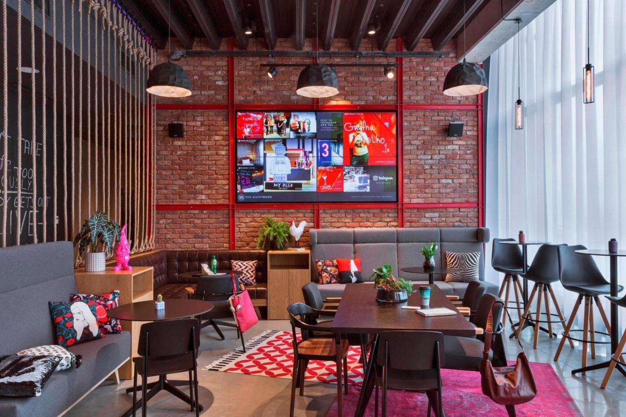 Moxy Katowice Airport Hotel Pyrzowice Buitenkant foto