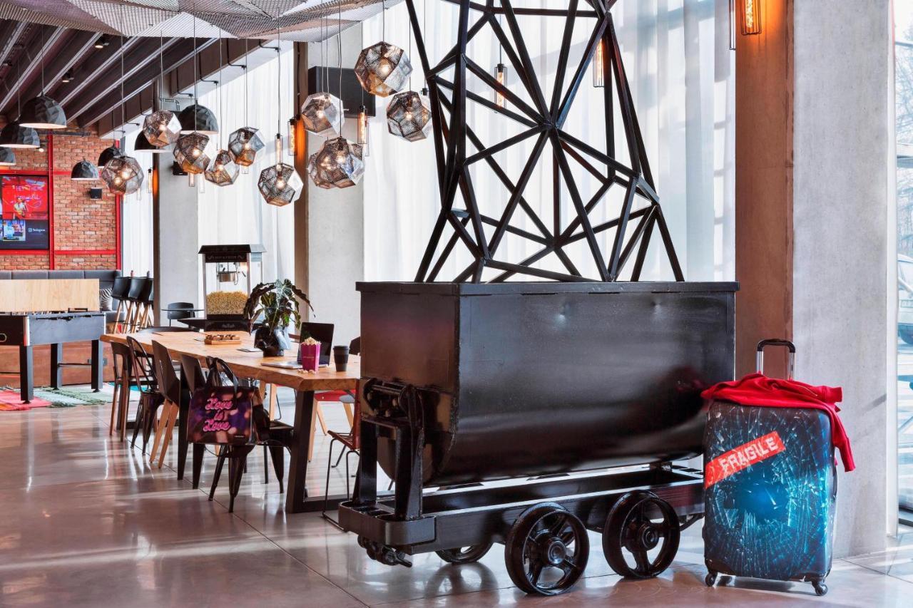 Moxy Katowice Airport Hotel Pyrzowice Buitenkant foto