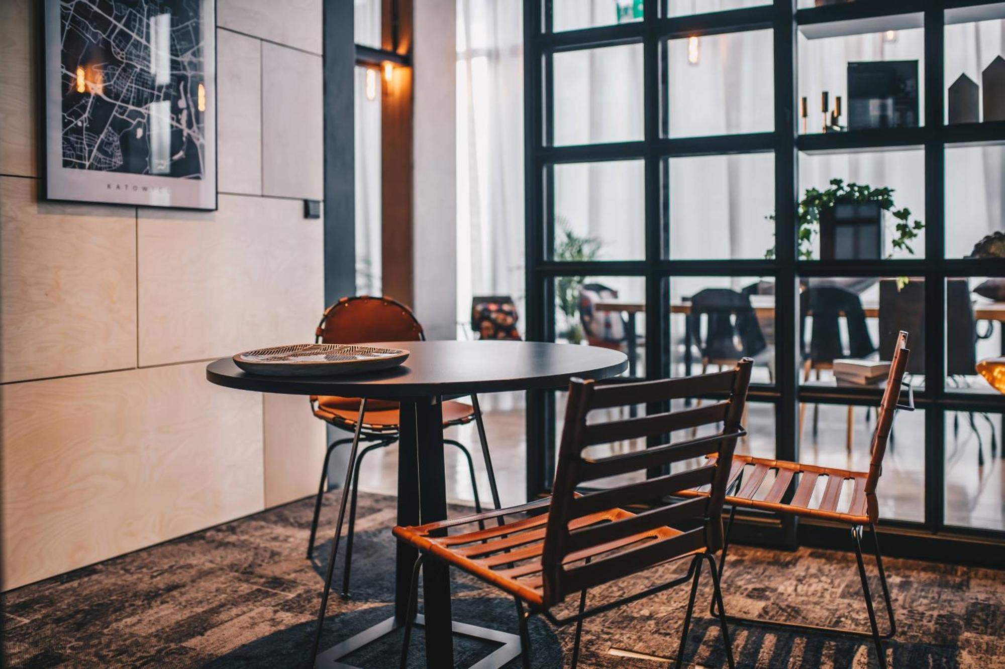 Moxy Katowice Airport Hotel Pyrzowice Buitenkant foto