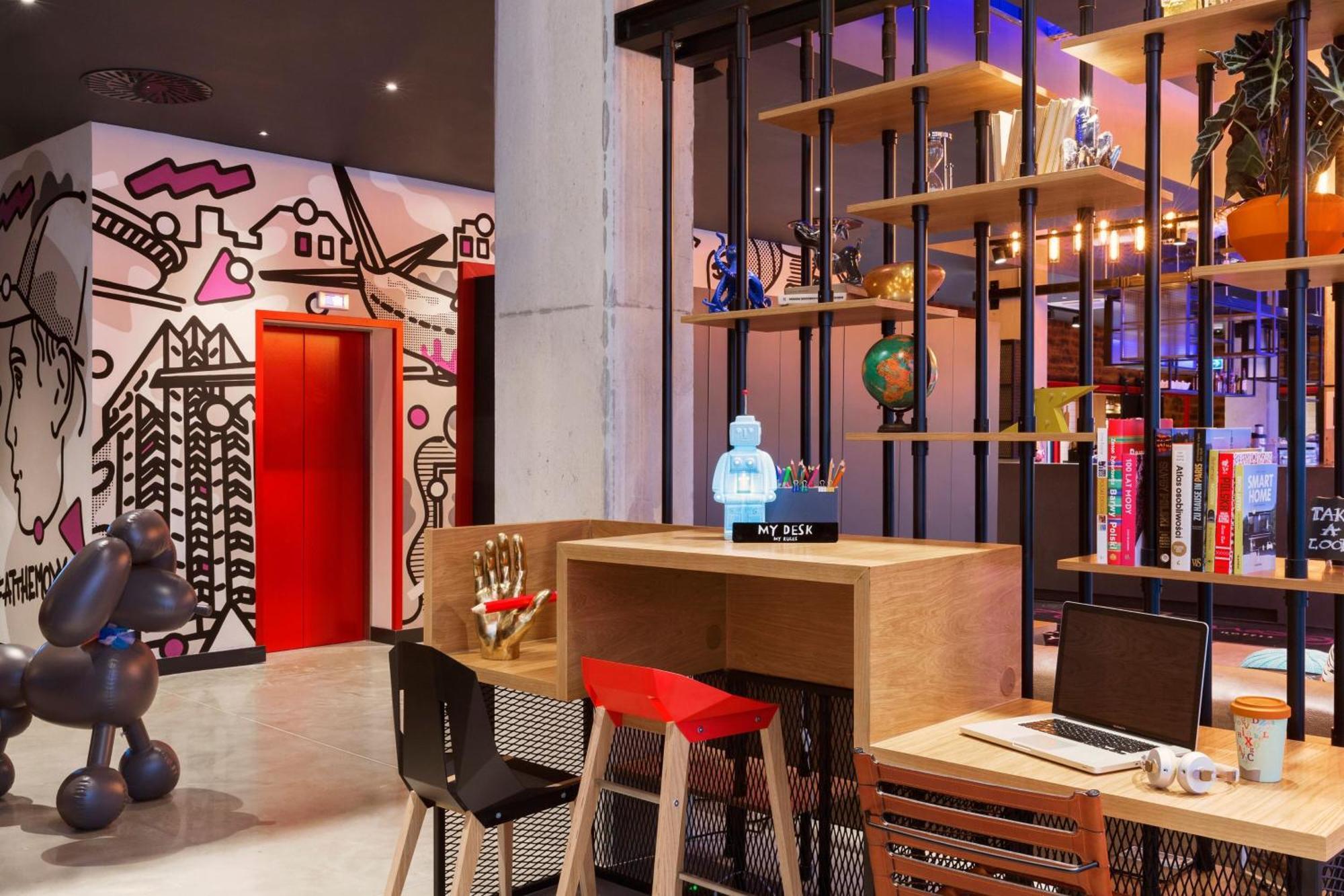 Moxy Katowice Airport Hotel Pyrzowice Buitenkant foto