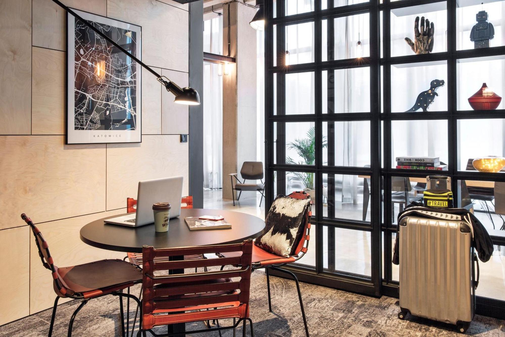 Moxy Katowice Airport Hotel Pyrzowice Buitenkant foto