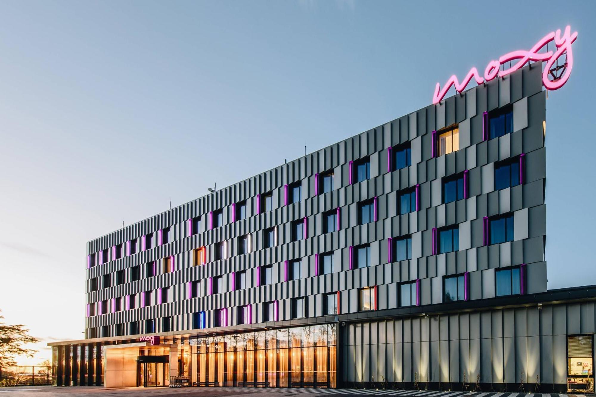 Moxy Katowice Airport Hotel Pyrzowice Buitenkant foto