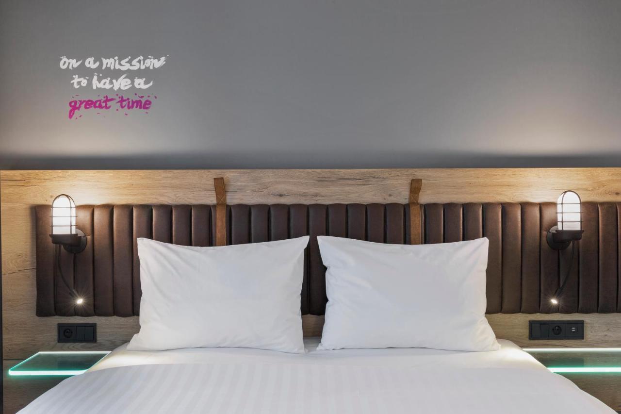 Moxy Katowice Airport Hotel Pyrzowice Buitenkant foto