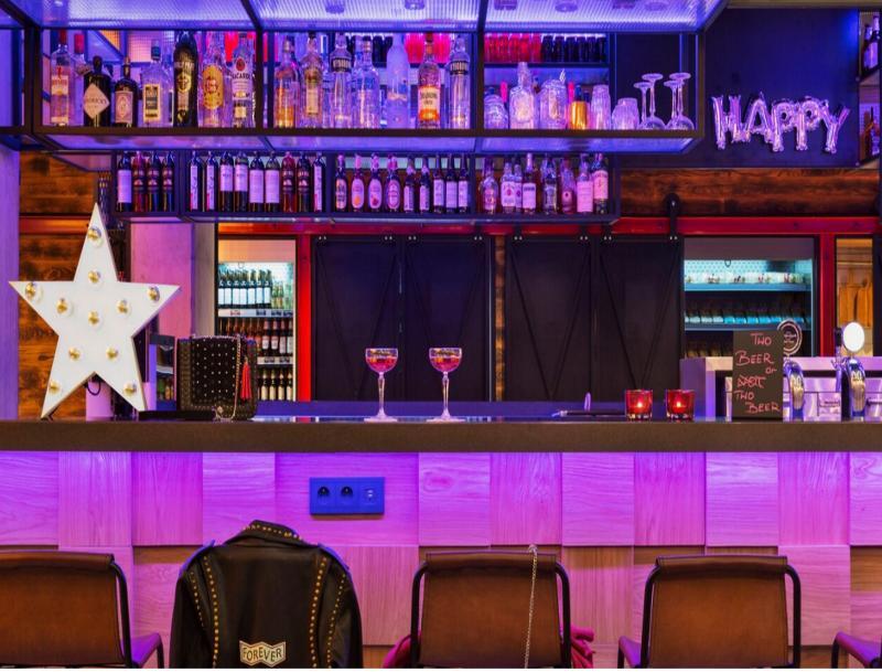 Moxy Katowice Airport Hotel Pyrzowice Buitenkant foto