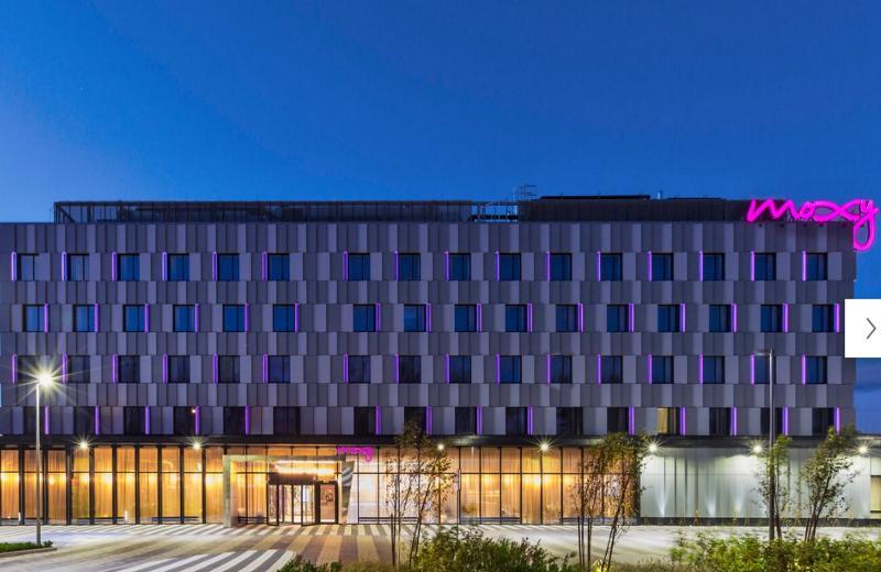 Moxy Katowice Airport Hotel Pyrzowice Buitenkant foto