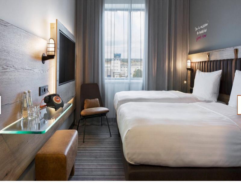 Moxy Katowice Airport Hotel Pyrzowice Buitenkant foto