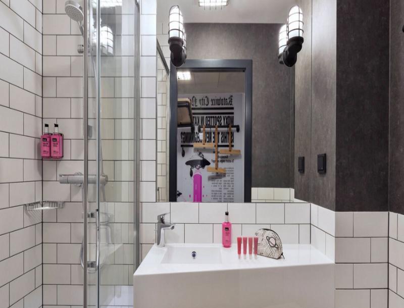Moxy Katowice Airport Hotel Pyrzowice Buitenkant foto